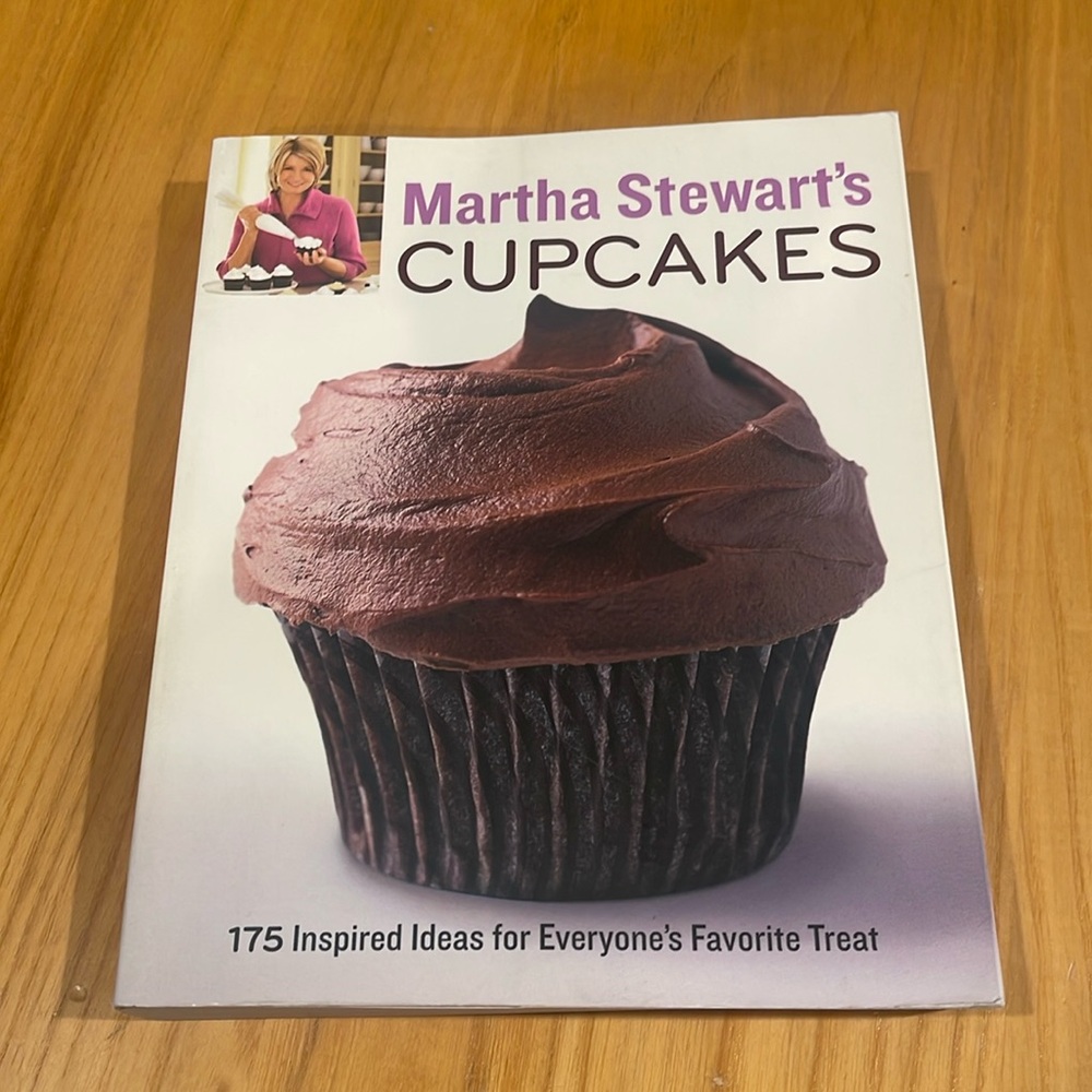 Martha Stewart’s Cupcakes cookboo